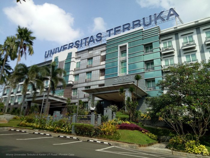 Universitas terbuka adalah