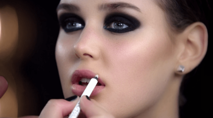 10 Tips Makeup Terbaru yang Wajib Anda Coba Tahun Ini